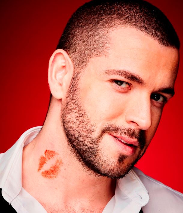 Shayne gets a chocolate kiss ahead of DECHOX for the British Heart Foundation.jpg Shayne gets a chocolate kiss ahead of DECHOX for the British Heart Foundation.jpg